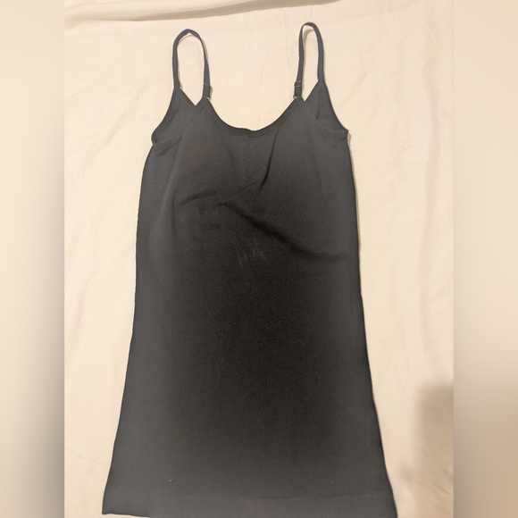 Black Maternity Stretch Cami Tank – Built-In Belly Support, Soft & Smoothing - Picture 4 of 5